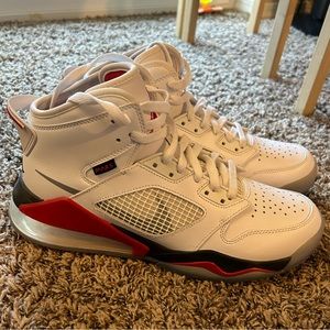 Jordan Mars 270 White Fire Red